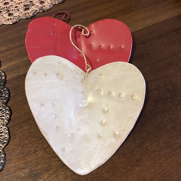 Hearts Rustic Outdoor, Tin punched design swirl hanging hook Red & Cream set/4 - Picture 10 of 16